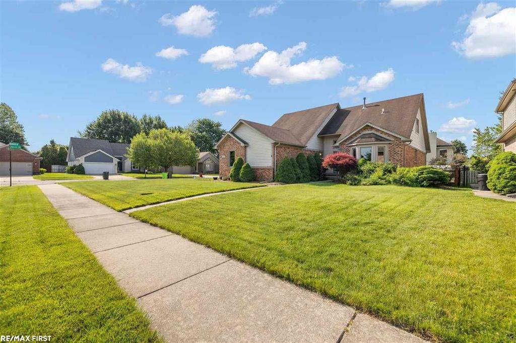 31232 Woodview - Photo 1