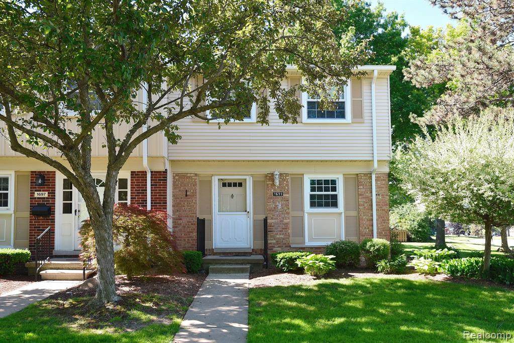 1699 Brentwood Drive - Photo 1