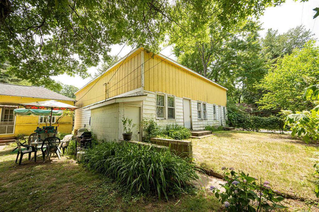 15607 Lakeshore Drive - Photo 1