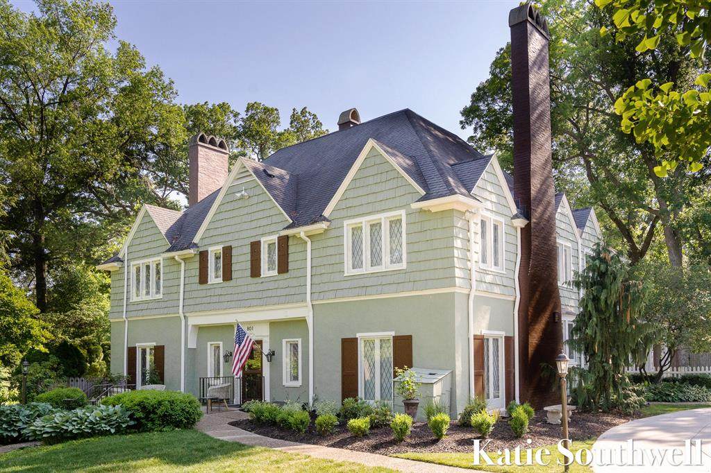 801 Plymouth Avenue - Photo 1
