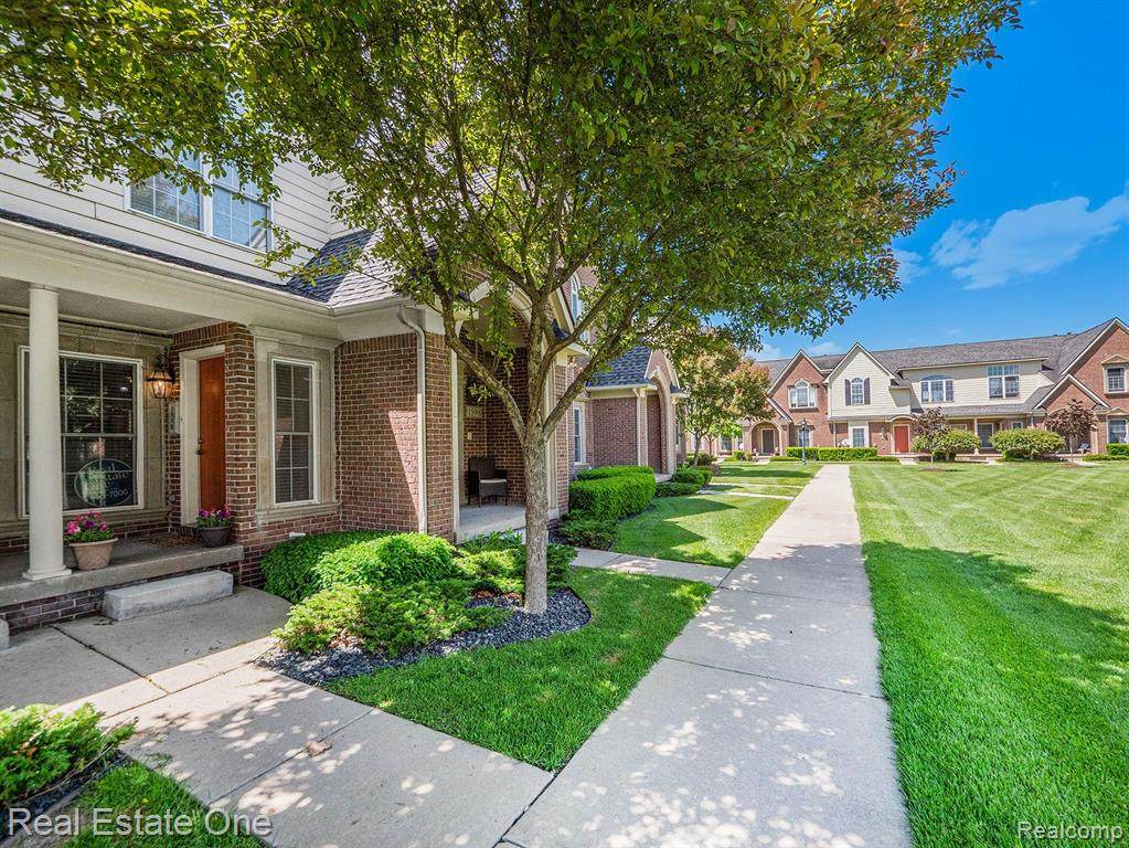 1588 Lakeview Lane - Photo 1