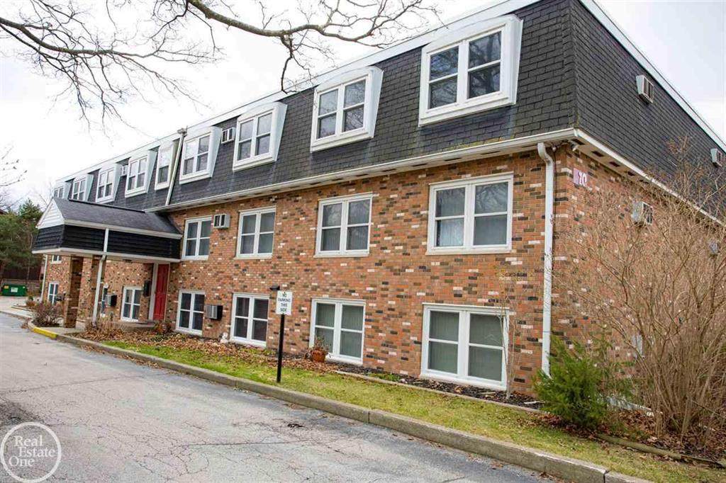 810 Holland - Photo 1