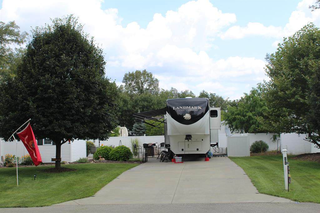 9810 Paradise Circle - Photo 1