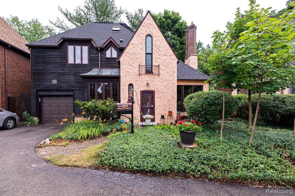 1534 Pinecrest Drive - Photo 1