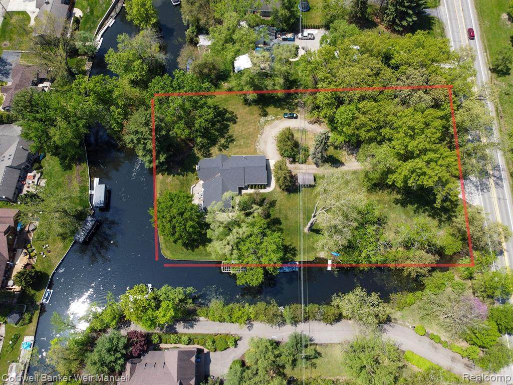 9045 Commerce Road - Photo 1