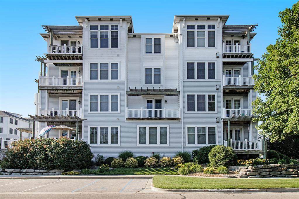 208 Robert - Photo 1