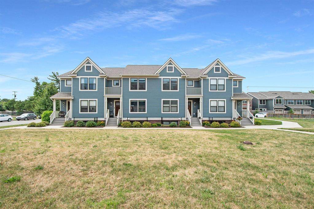 455 La Grave Avenue - Photo 1