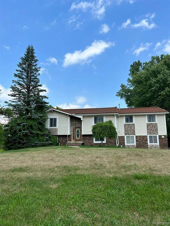 300 Groveland Road - Photo 1