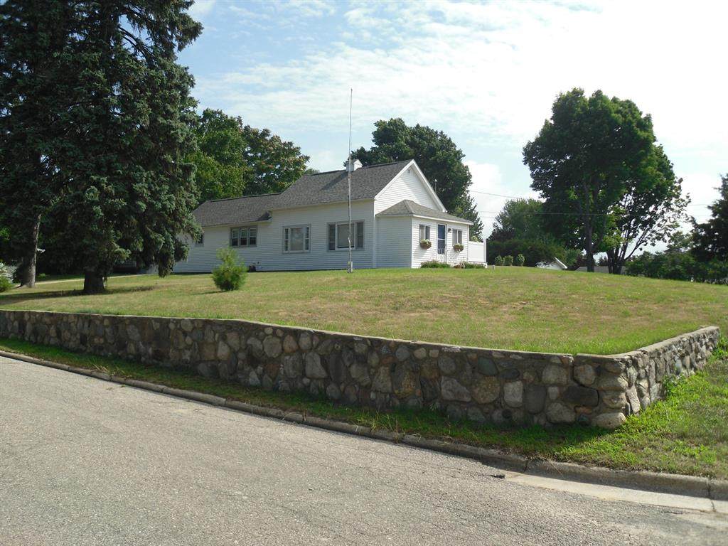 704 Lakeview Street - Photo 1