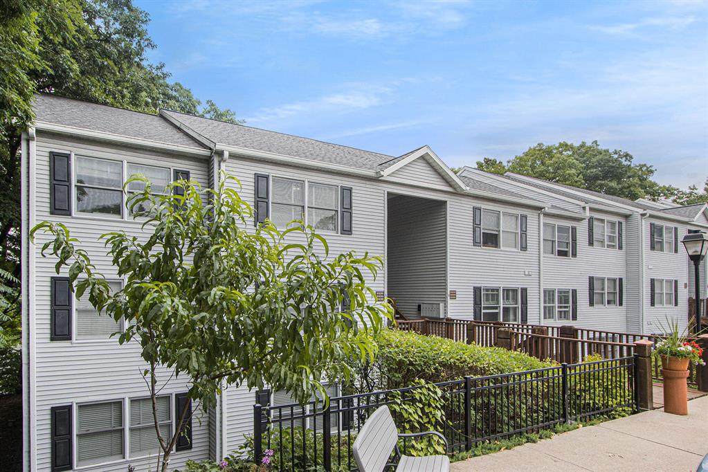 2236 Parkview Avenue - Photo 1
