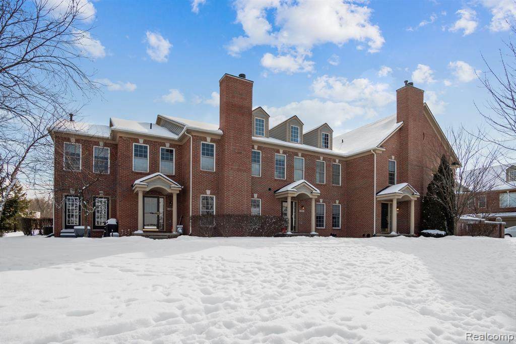 222 Village Way - Photo 1