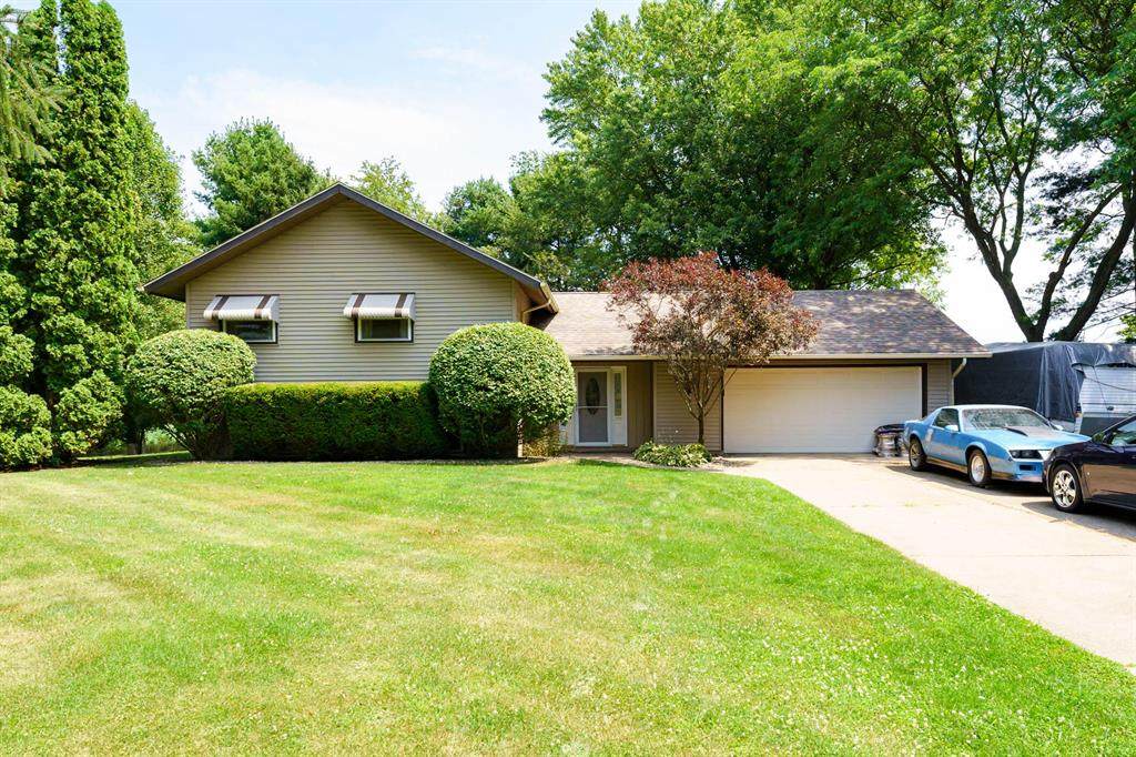 128 Maple Circle - Photo 1