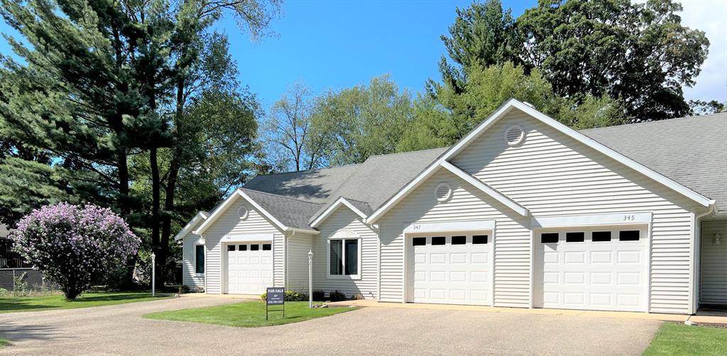 347 Nestlewood Drive - Photo 1