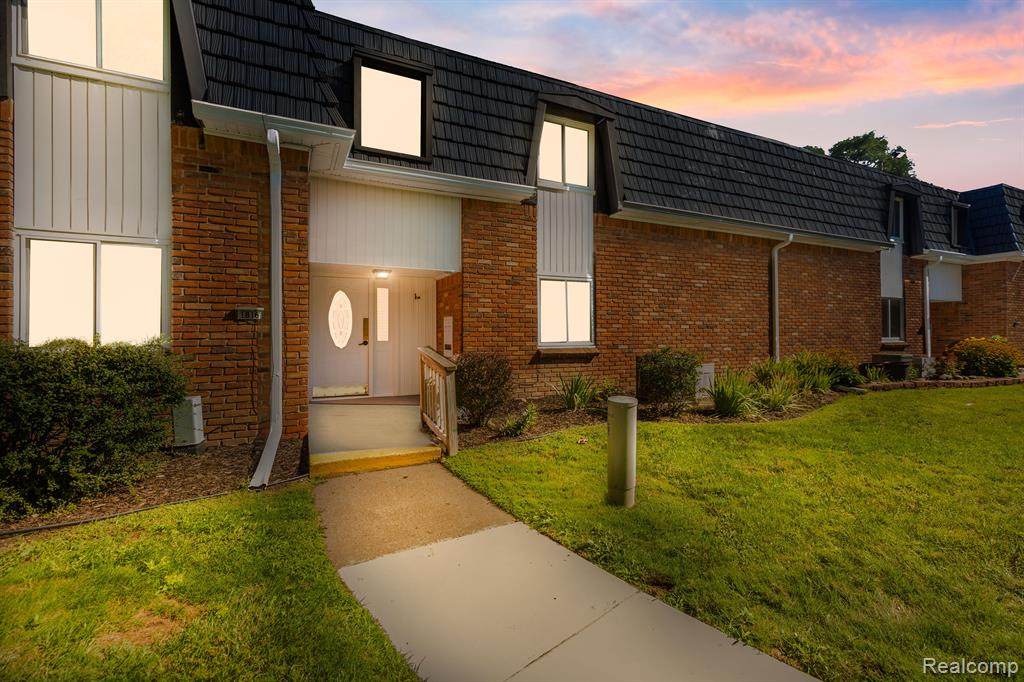 1816 Colonial Village Way - Photo 1