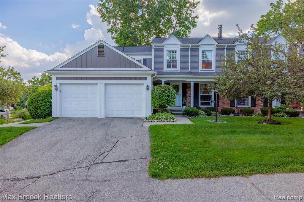 1395 Crescent Lane - Photo 1