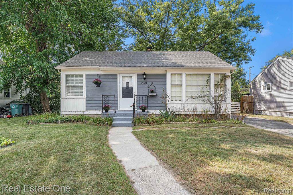 23061 Manistee Street - Photo 1