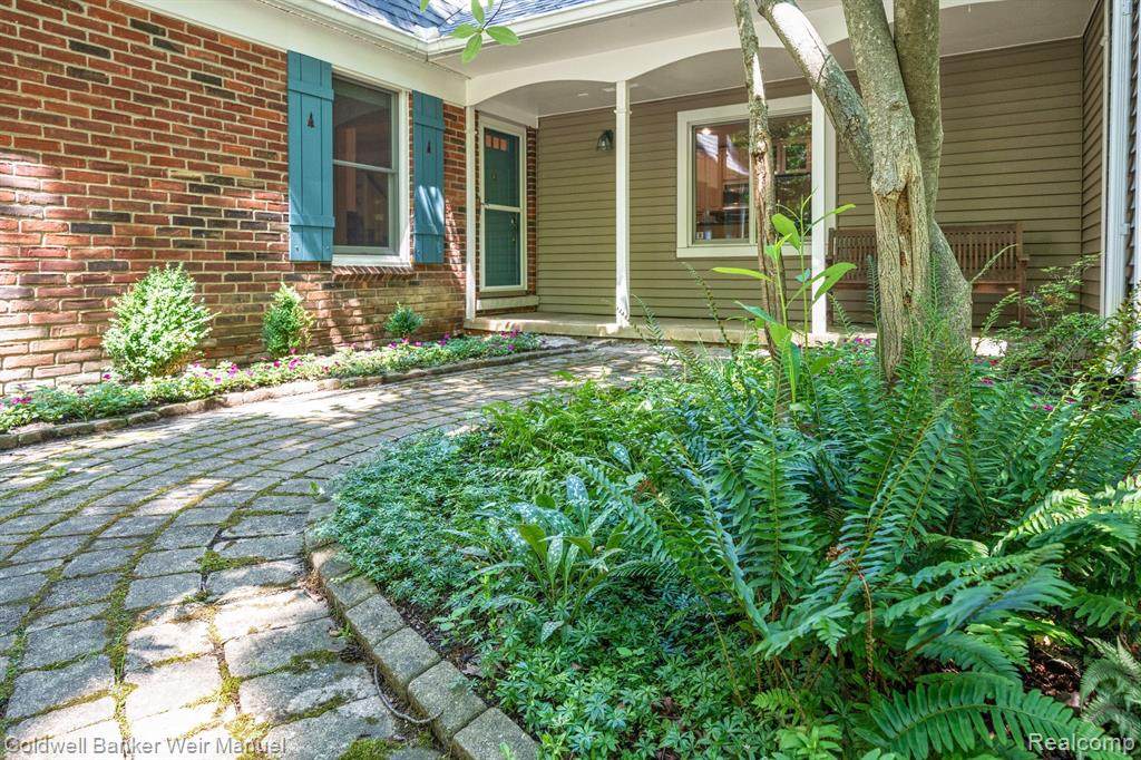 6 Hickory Hollow - Photo 1