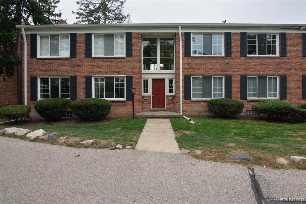 32718 Grand River Avenue - Photo 1