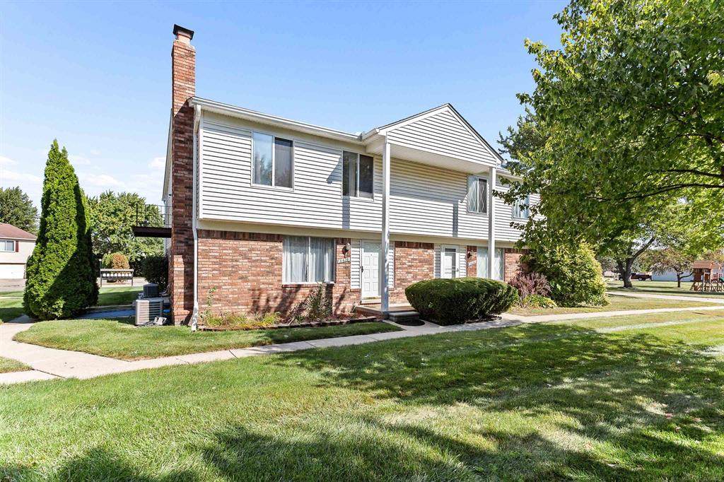 31628 Breezeway - Photo 1