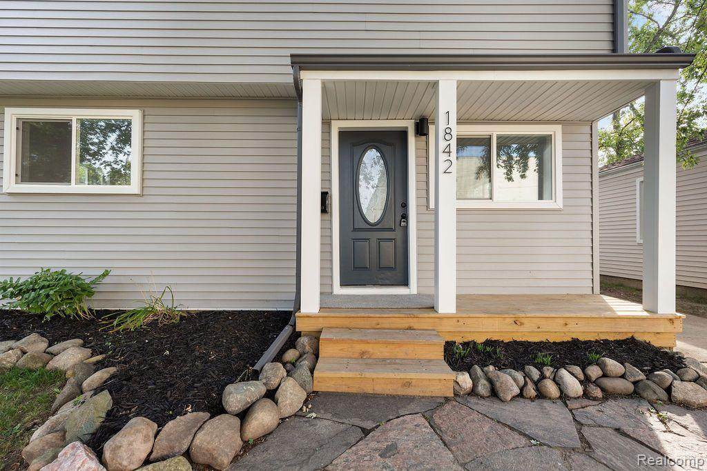 1842 Farrow Street - Photo 1