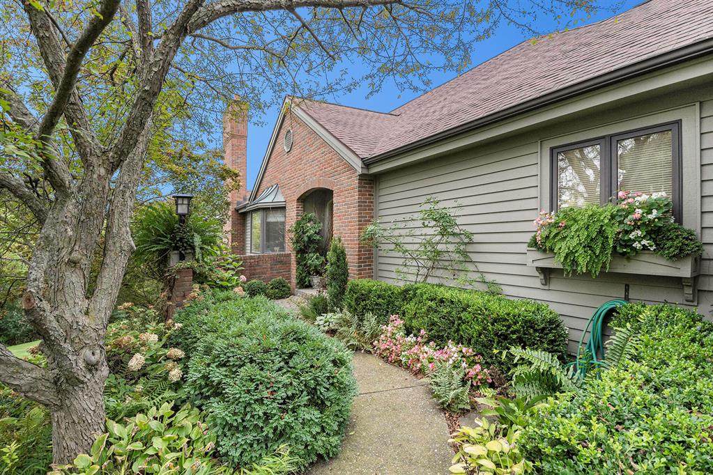 915 Cascade Hills East Drive - Photo 1