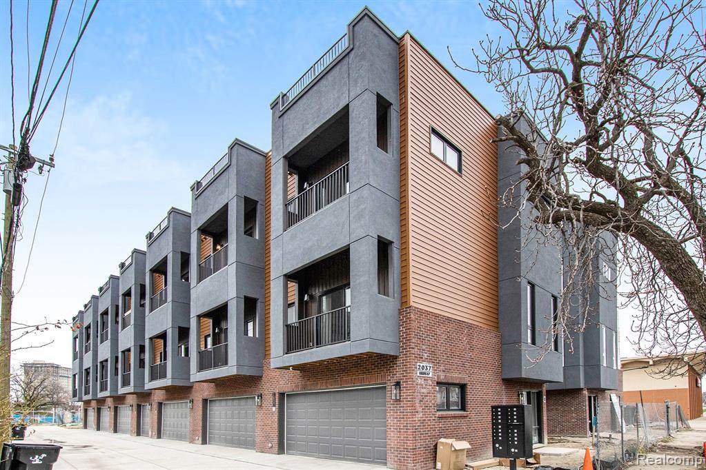 2037 11th Street - Photo 1