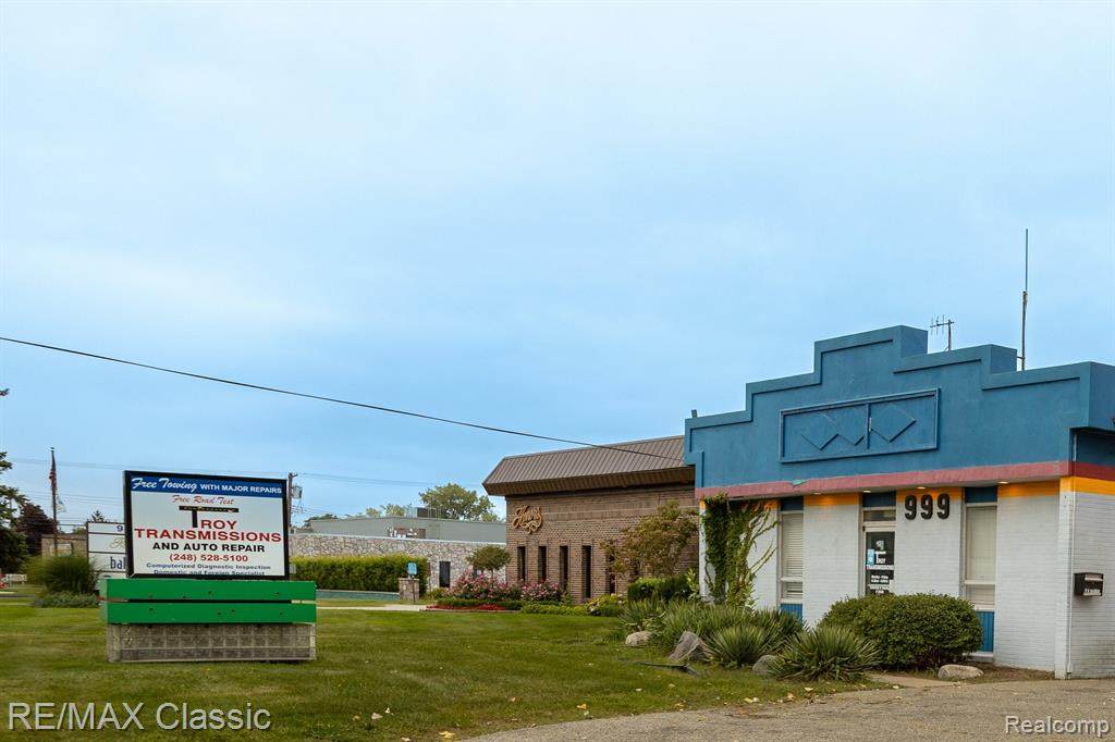 999 Rochester Road - Photo 1