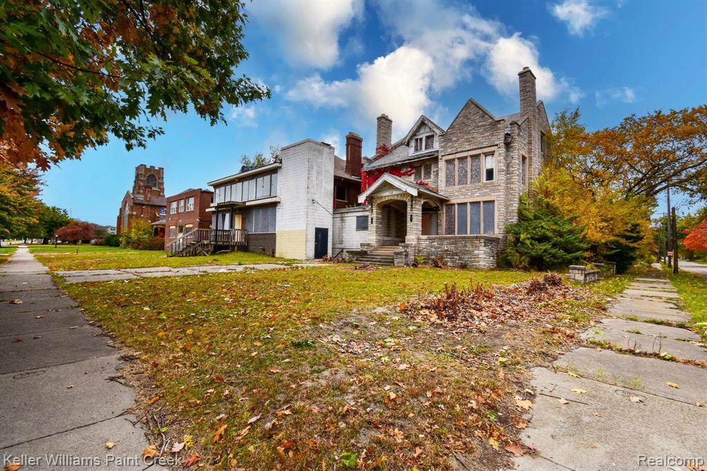 712 Grand Boulevard - Photo 1