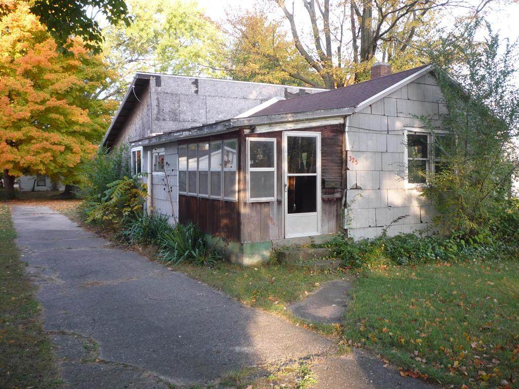 325 Lincoln - Photo 1