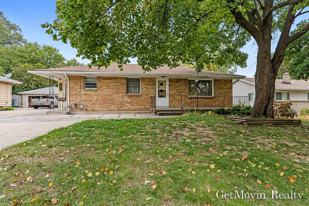 927 32nd Street - Photo 1