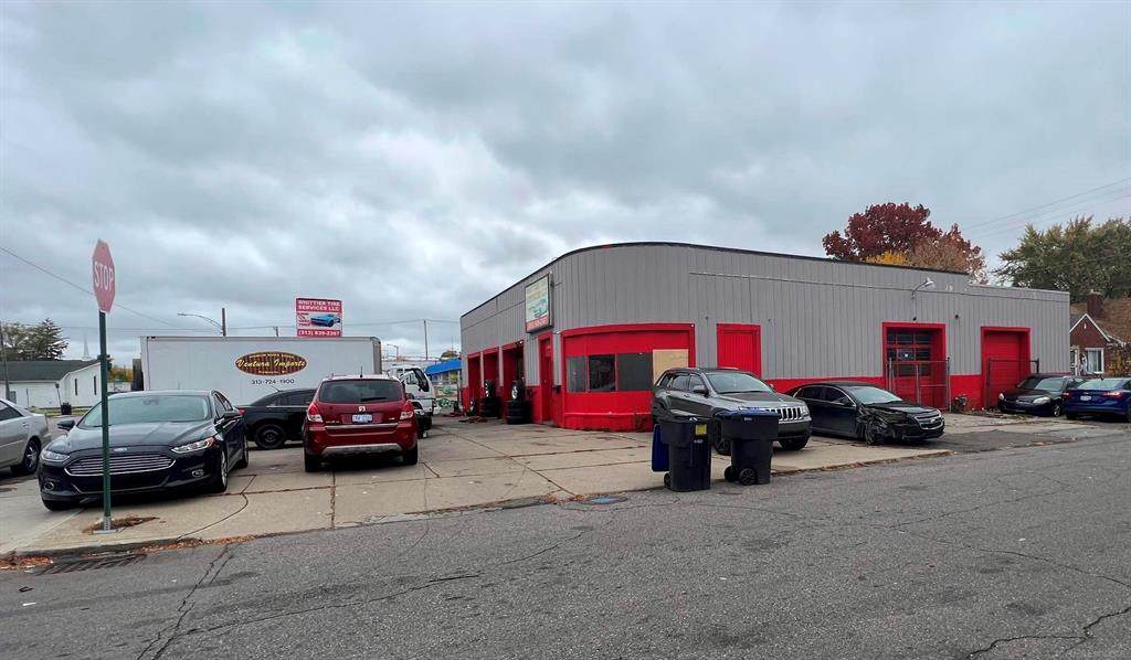 11400 Whittier Ave - Photo 1