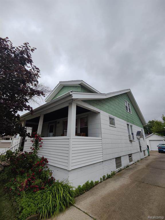 7369 Bernice - Photo 1