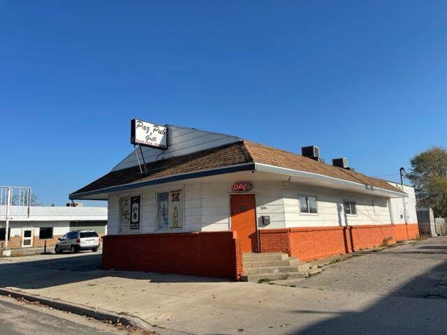 806 Maple Street - Photo 1