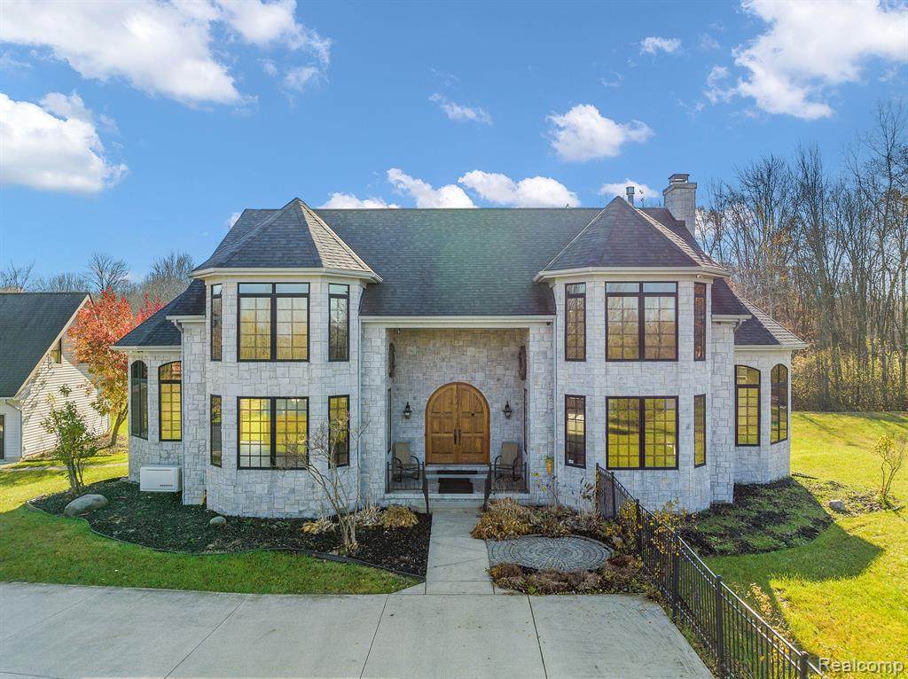62502 Wayfaring Road - Photo 1