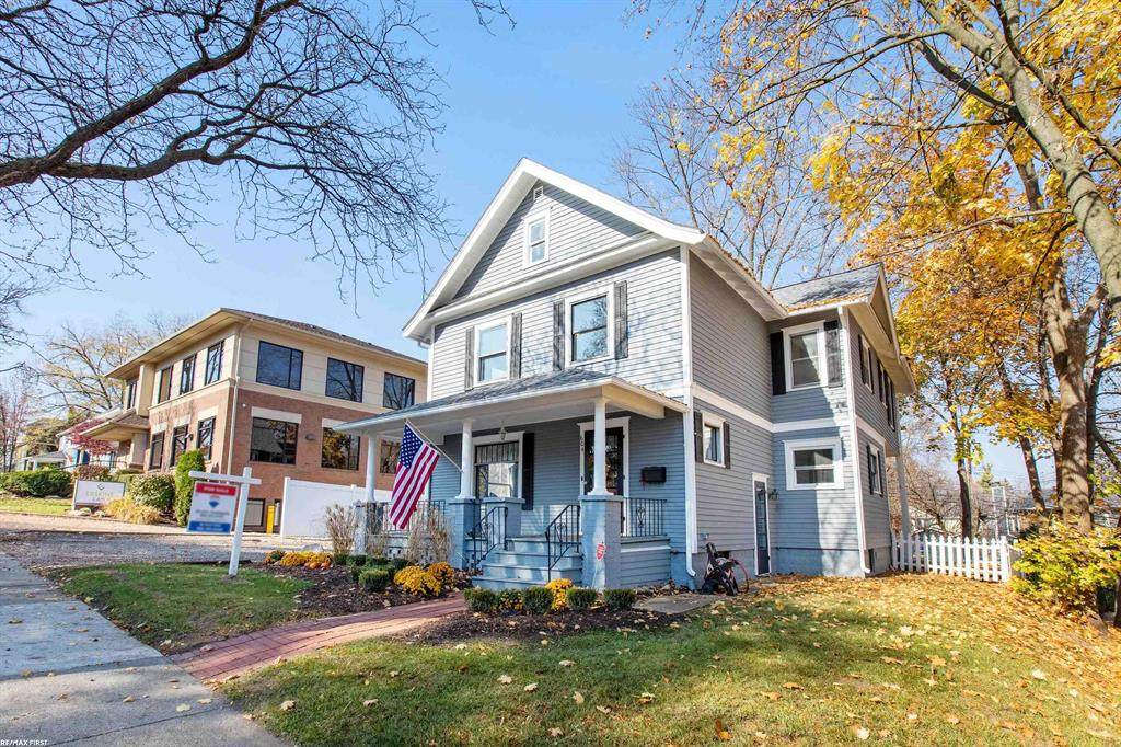 604 University Dr - Photo 1