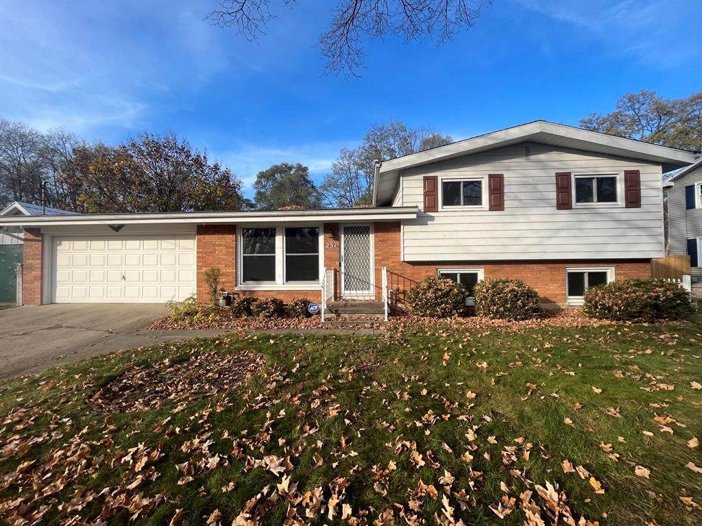 231 Beachfield Drive - Photo 1