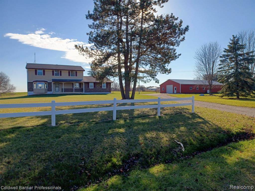 6692 Lanway Road - Photo 1