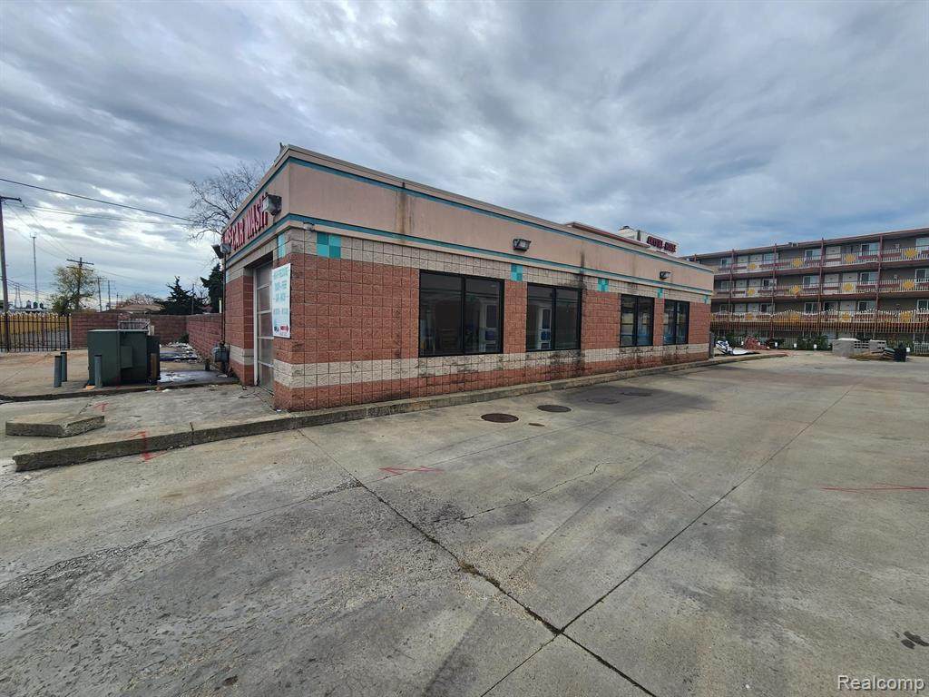 20500 Greenfield Road - Photo 1