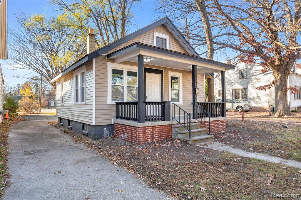 445 Bennett Avenue - Photo 1