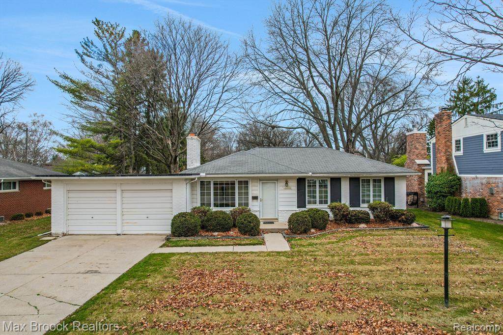 16040 Kinross Avenue - Photo 1
