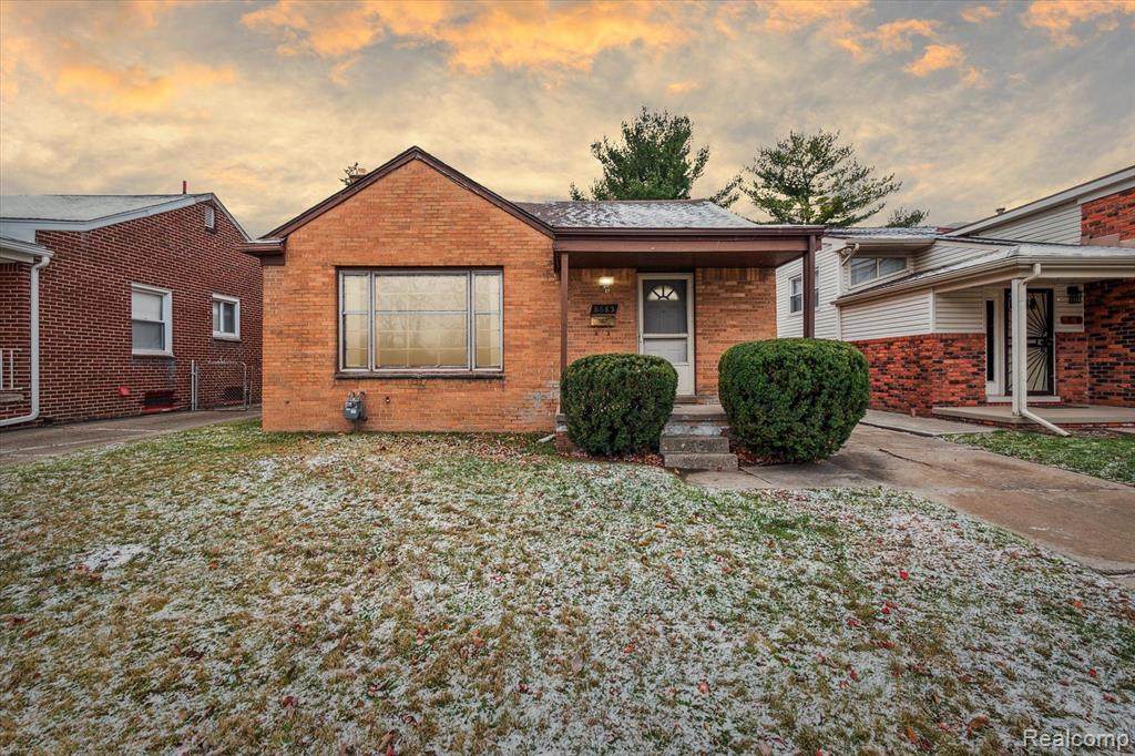 8685 Parkway Street - Photo 1