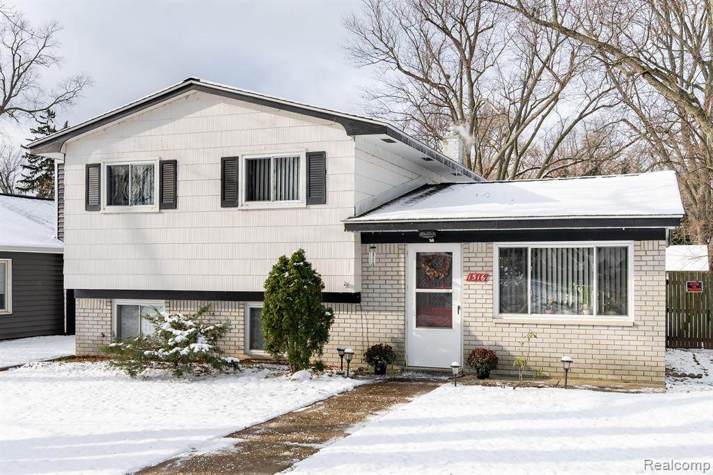1516 Malcolm Street - Photo 1
