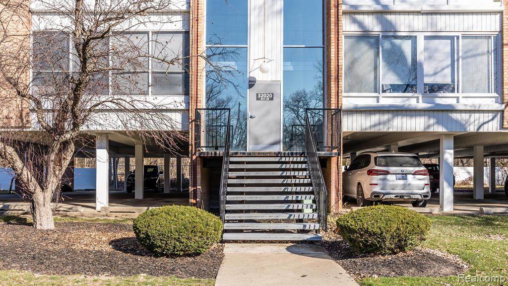 32020 Grand River Avenue - Photo 1