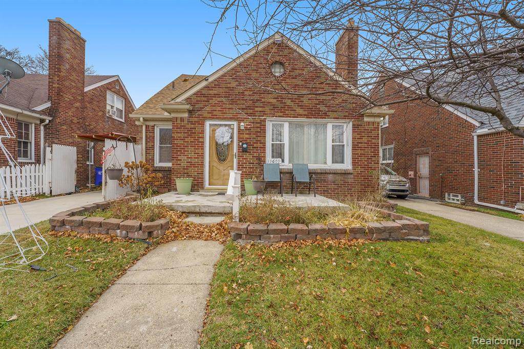 19609 Cliff Street - Photo 1