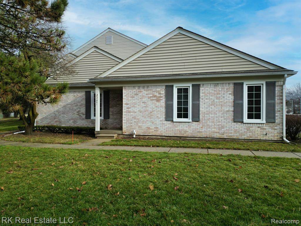 37421 Stonegate Circle - Photo 1