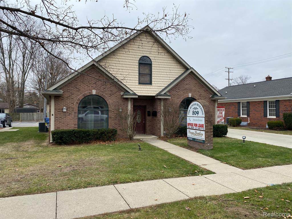 809 Grand River Avenue - Photo 1