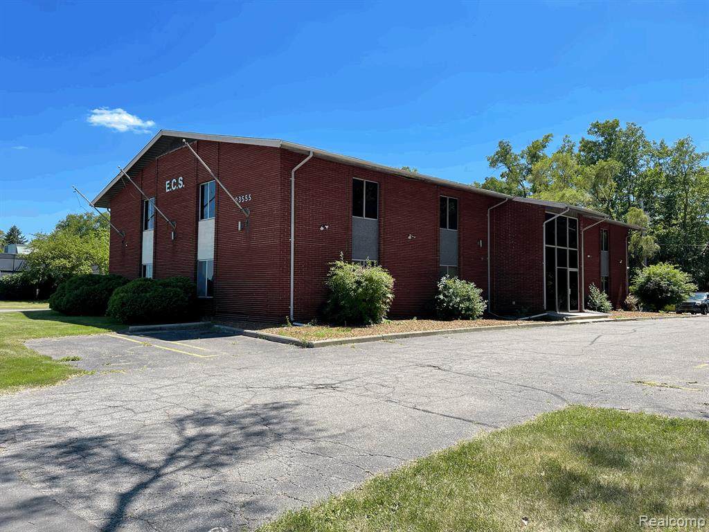 23555 Northwestern - Photo 1