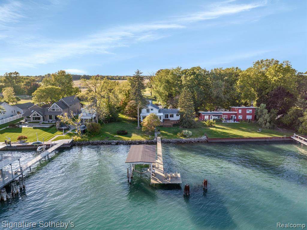 7385 River Road - Photo 1