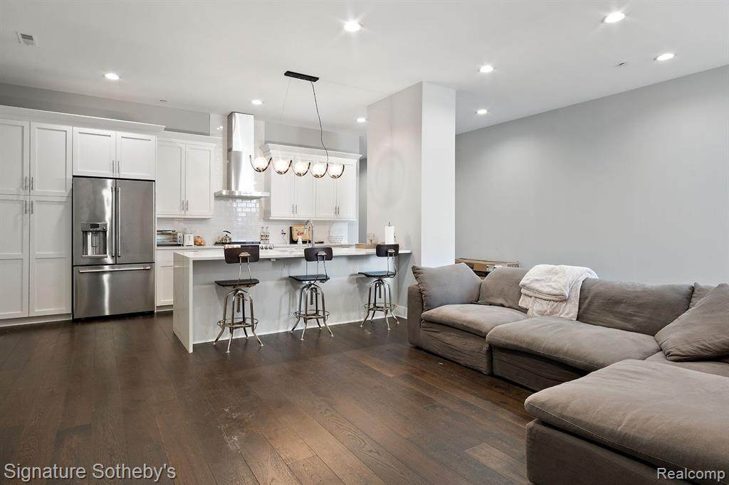 1021 Washington Avenue - Photo 1