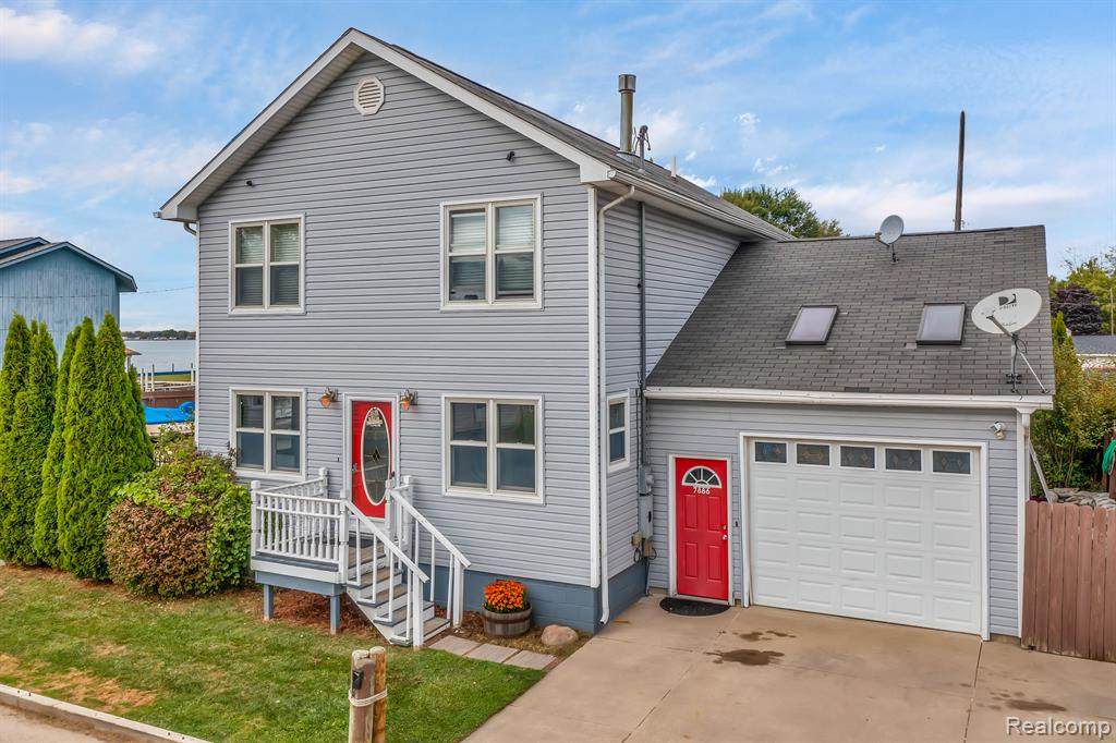 7886 Inglewood Drive - Photo 1